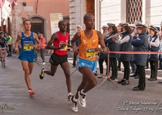 Riccardo Passeri in tenuta blu